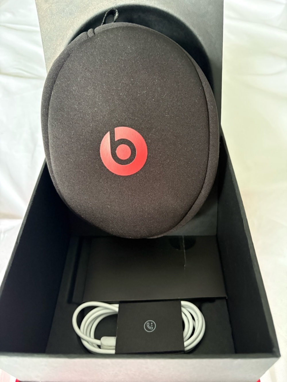 Beats by Dr Dre Solo2 On-Ear Headphones White Foldable RemoteTalk New Never Used - Picture 3 of 5